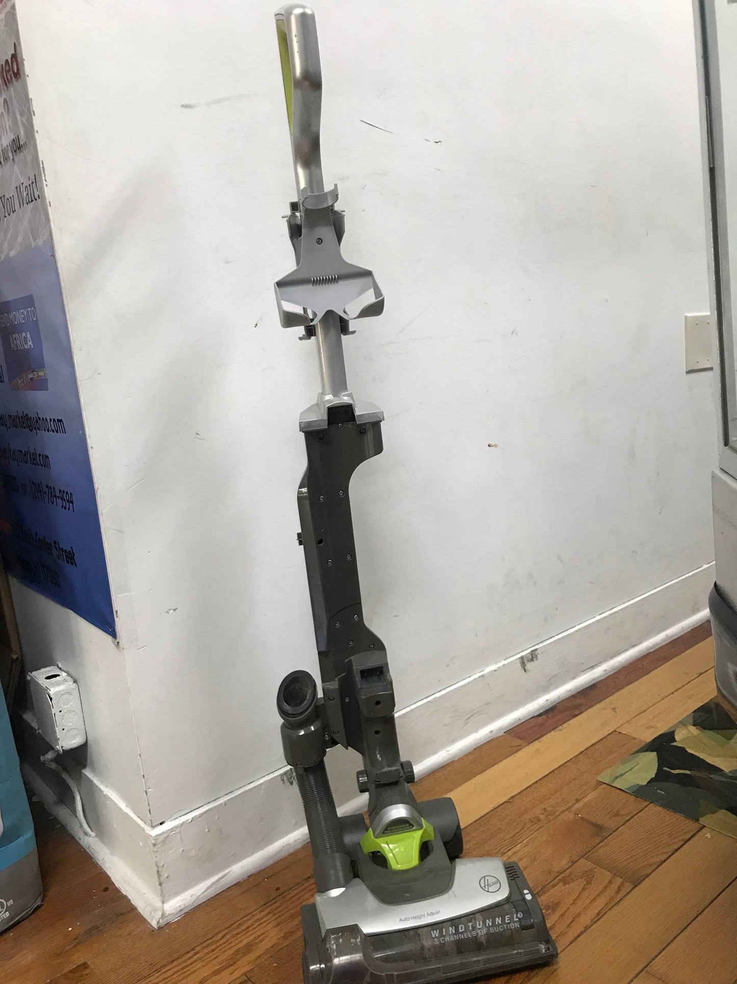 Hoover wind tunnel 3 with steerable Technology (FOR PARTS) image 0