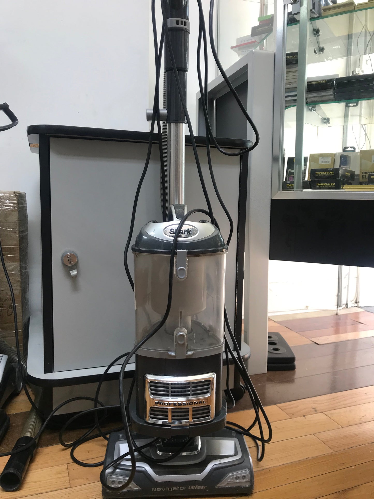Shark Navigator NV370 LiftAway (USED) image 0