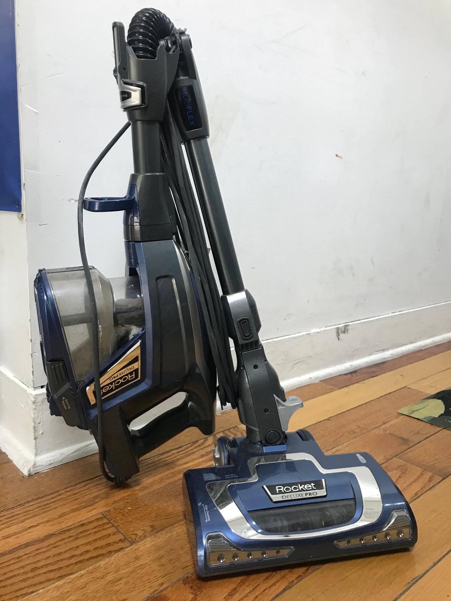 SharK Rocket Deluxe Pro Vacuum Cleaner (Pre-Owned) image 0
