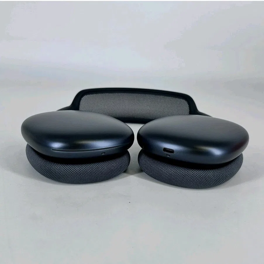 Midnight AirPods Max 2 With USB-C